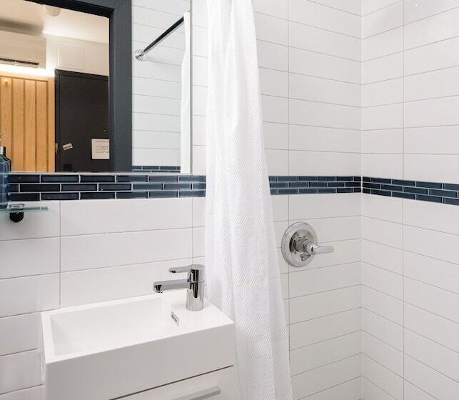 酒店 Little Charlie