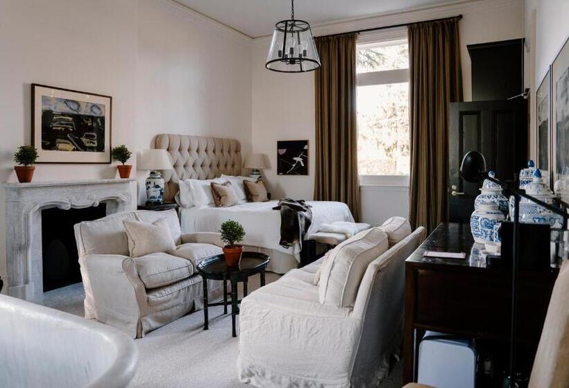 בית מלון כפרי Moss Manor