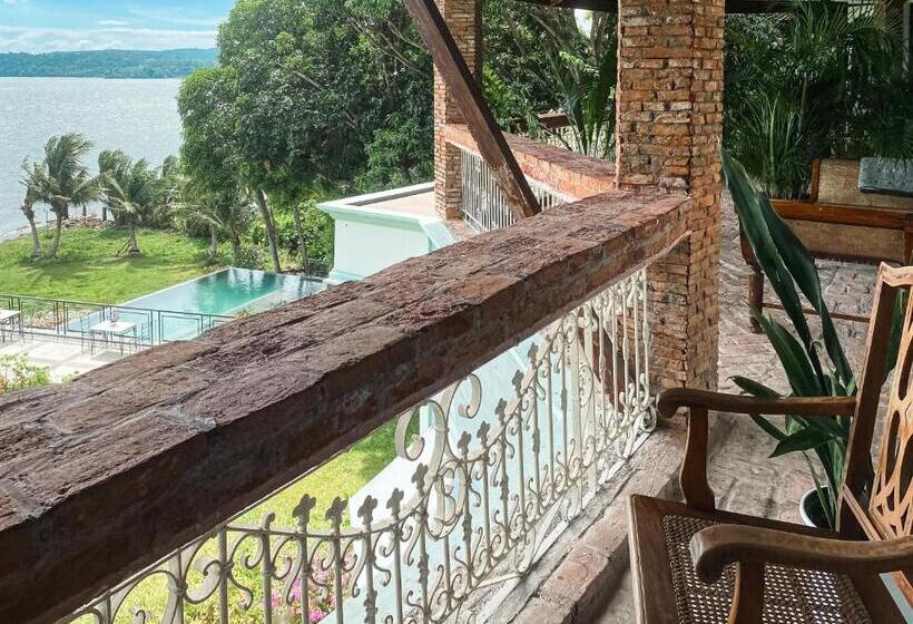 בית מלון כפרי Nuuk Taal Lake