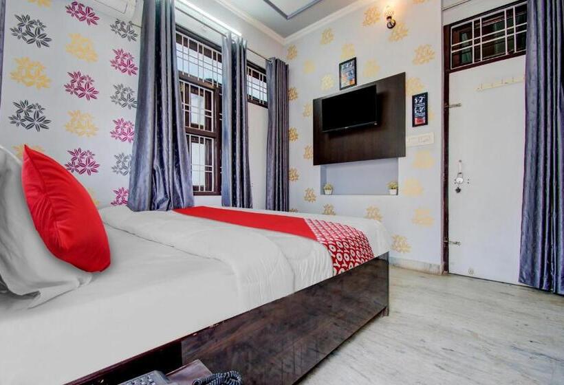 ホテル Oyo Flagship 81130 Vanya Guest House