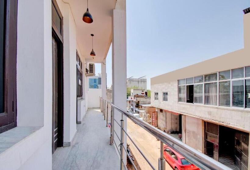 ホテル Oyo Flagship 81130 Vanya Guest House