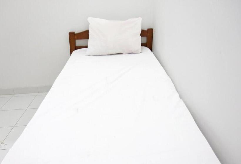 ホテル Oyo Life 92925 Kost Bu Mala 2 Syariah