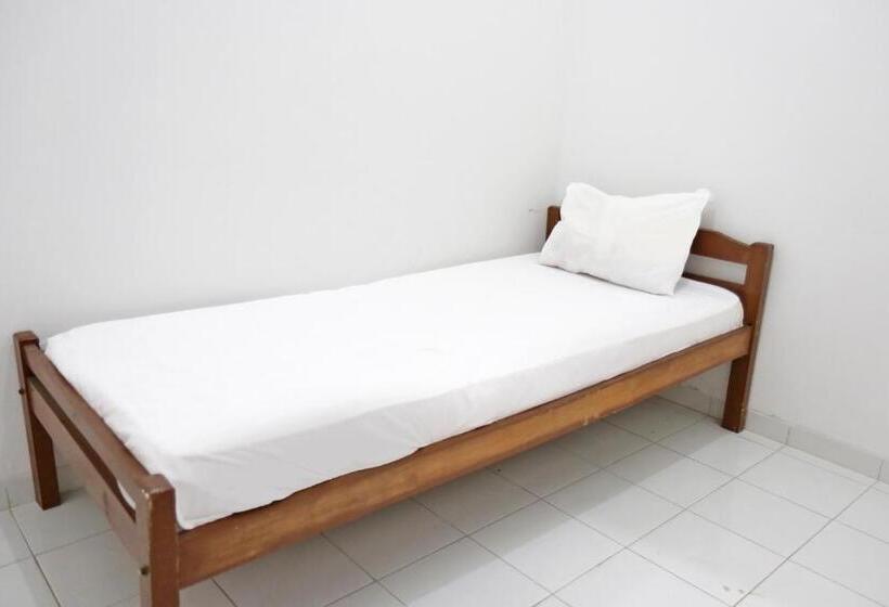 ホテル Oyo Life 92925 Kost Bu Mala 2 Syariah