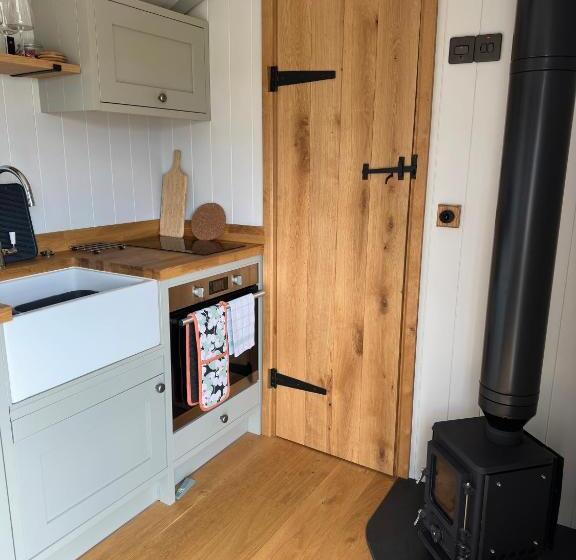 Отель Private And Peaceful Stay In A Luxury Shepherds Hut Near Truro