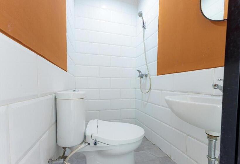 هتل Reddoorz Near Mangga Dua Mall