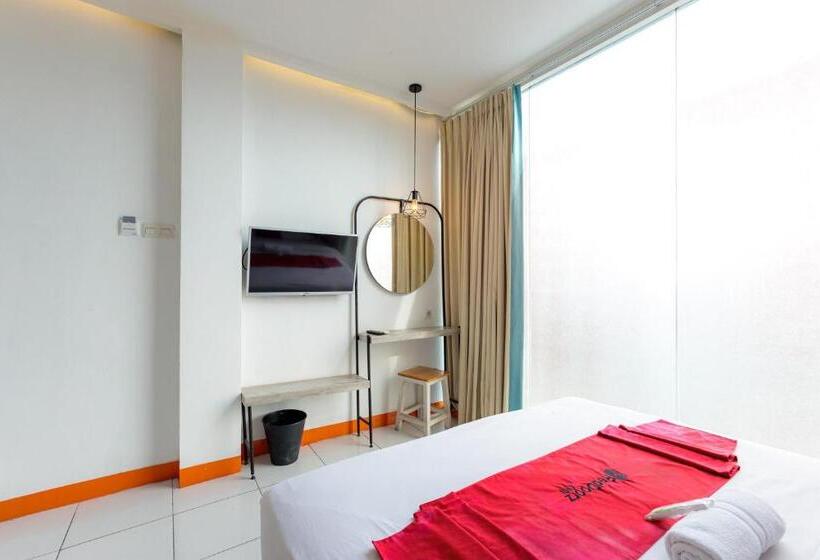 ホテル Reddoorz Near Mangga Dua Mall