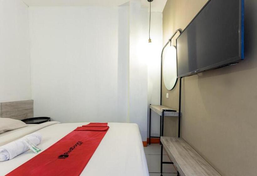 ホテル Reddoorz Near Mangga Dua Mall