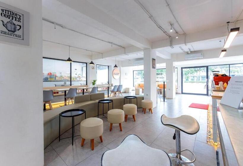 ホテル Reddoorz Near Mangga Dua Mall