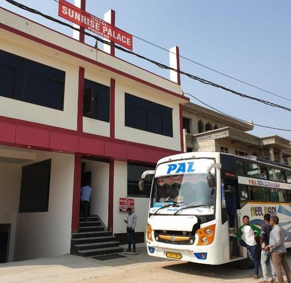 فندق Sunrise   Palace With Rooftop Restaurant