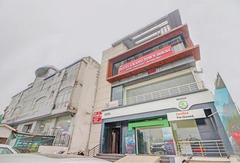 בית מלון כפרי Grand Townhouse