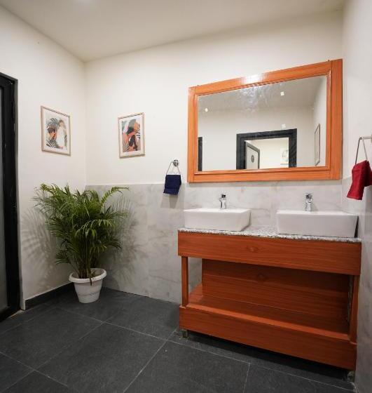 ホテル The Solace Bir