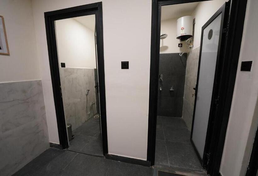 ホテル The Solace Bir