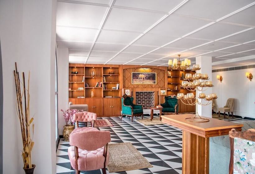 ホテル Welcomheritage Santa Roza Kasauli