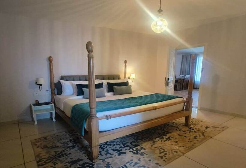 ホテル Welcomheritage Santa Roza Kasauli