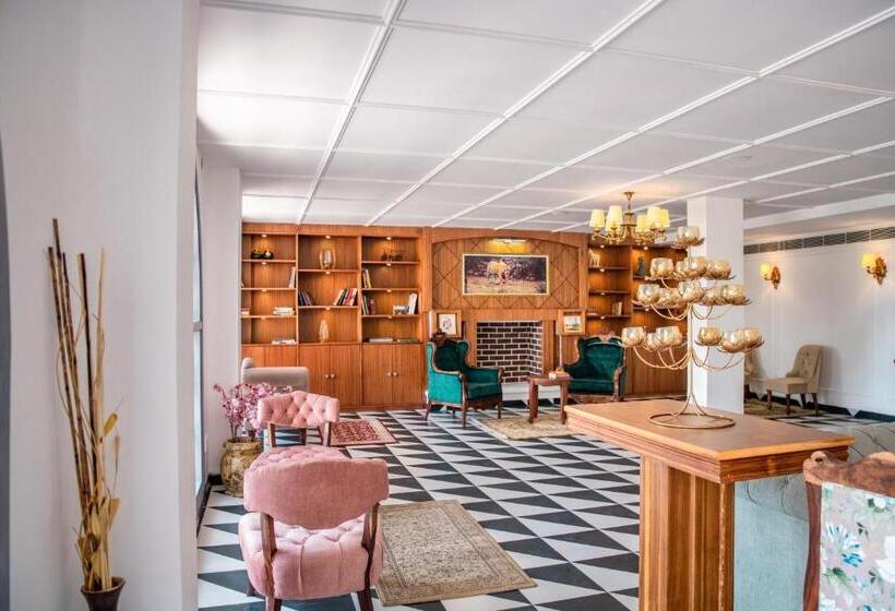 ホテル Welcomheritage Santa Roza Kasauli