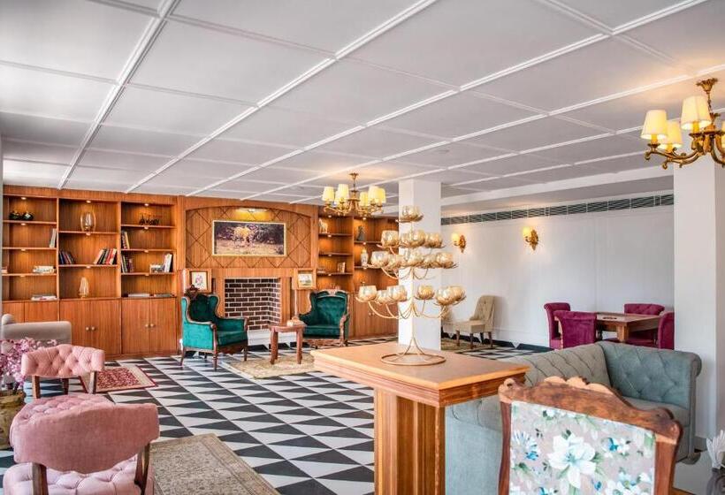 ホテル Welcomheritage Santa Roza Kasauli