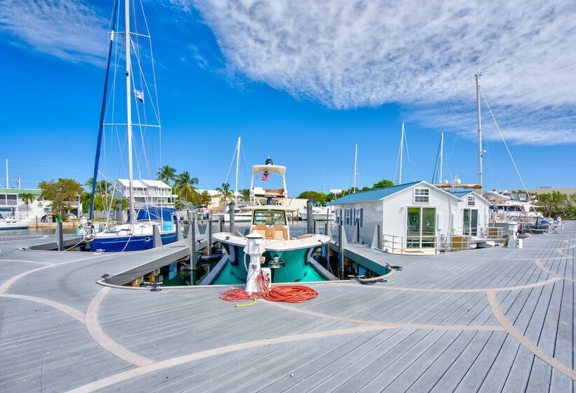 فندق Yacht Haven