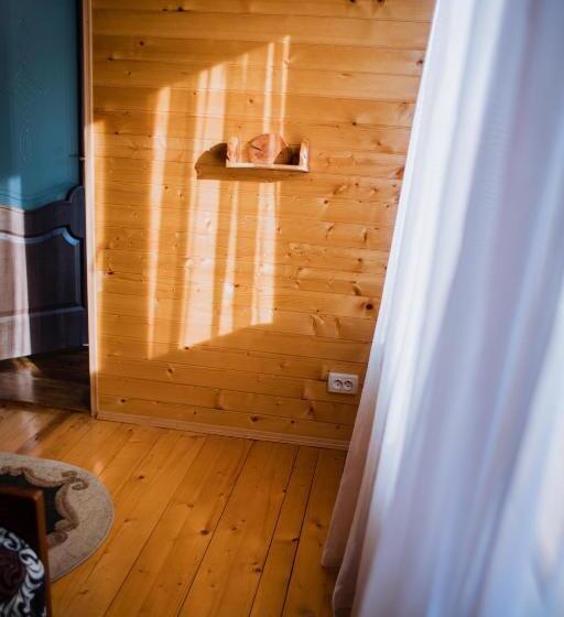 Pension (Hôtel basse catégorie) світанок у горах