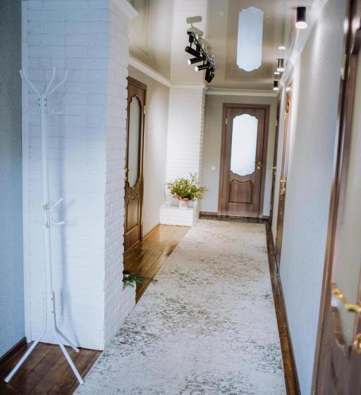 Pension (Hôtel basse catégorie) світанок у горах