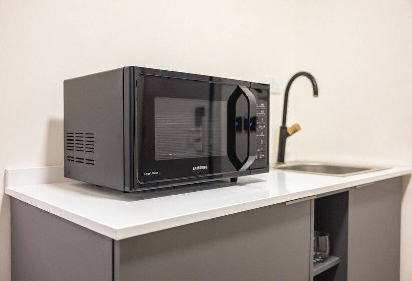 پانسیون C Est La Vie Boutik Swieqi