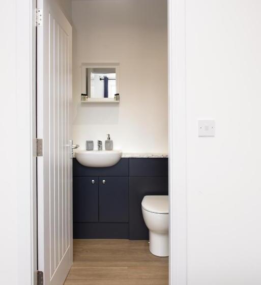 پانسیون Cara Lodge, Comfortable Self Check In En Suite Guest Rooms