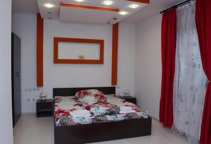 פנסיון Casa Tudor