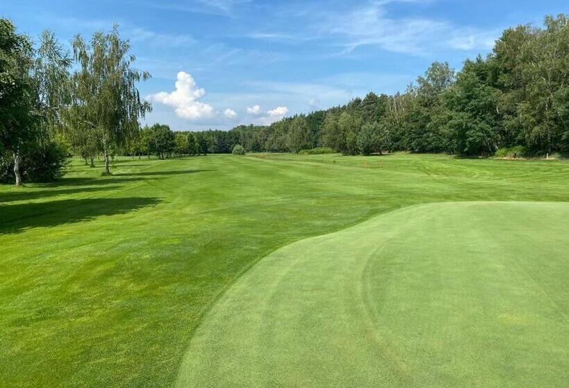 بنسيون Golf Resort Lázně Bohdaneč