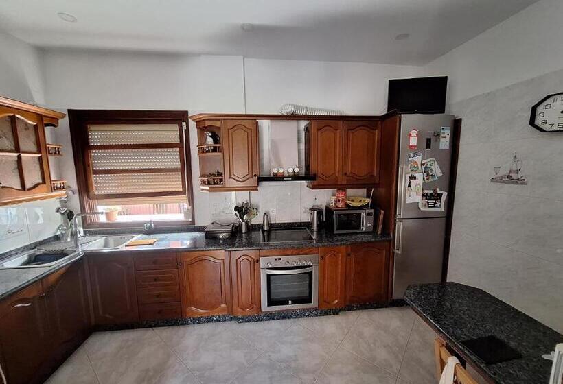 ペンション Habitacion Con Baño Privado En Un Piso Con Familia