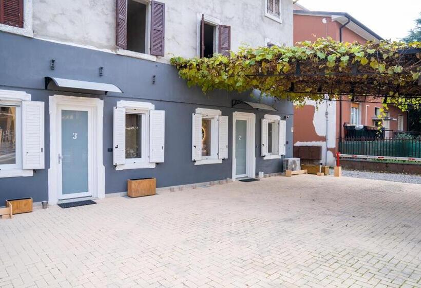 ペンション La Pergola Suites