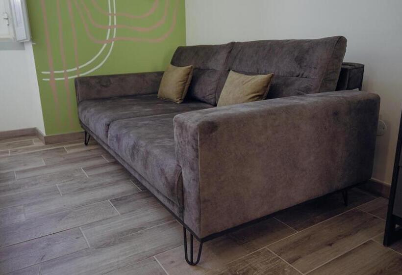 بنسيون Leevin Guesthouse