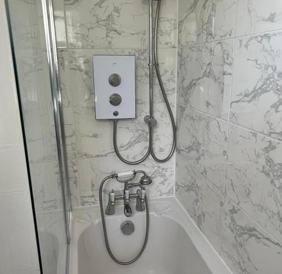 פנסיון Lovely 3 Bed Short Stay