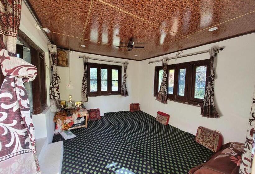 بنسيون Oyo Home Fatima S Homestay