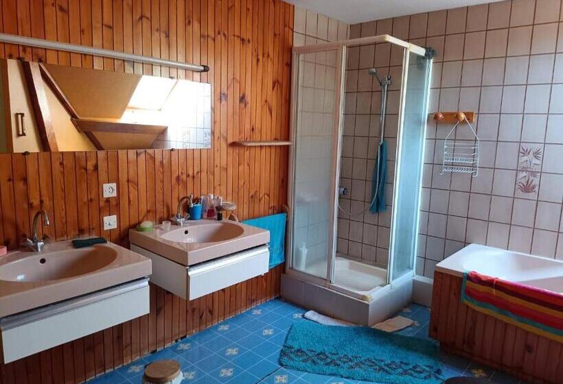 펜션 Room In Bb   Lit 2 Personnes Avec Un Grand Bureau