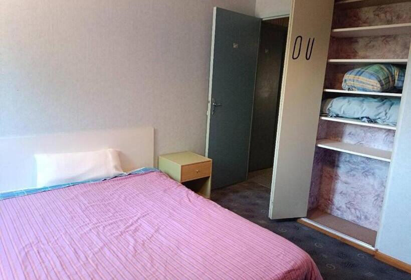 펜션 Room In Bb   Lit 2 Personnes Avec Un Grand Bureau
