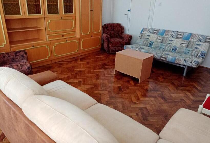 پانسیون Rooms For Exit 2024   For 2 Or 4 People For 4 Nights 11 15 July