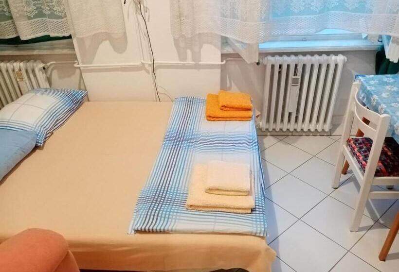 پانسیون Rooms For Exit 2024   For 2 Or 4 People For 4 Nights 11 15 July