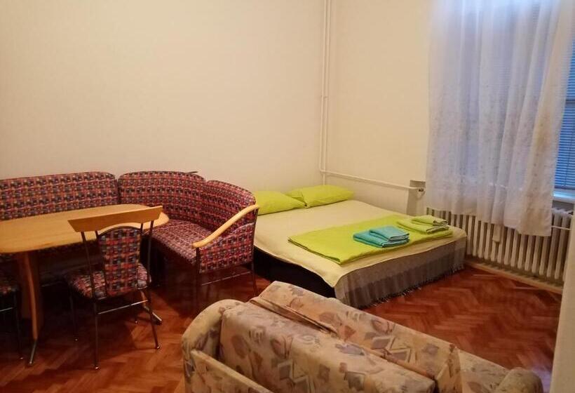 پانسیون Rooms For Exit 2024   For 2 Or 4 People For 4 Nights 11 15 July