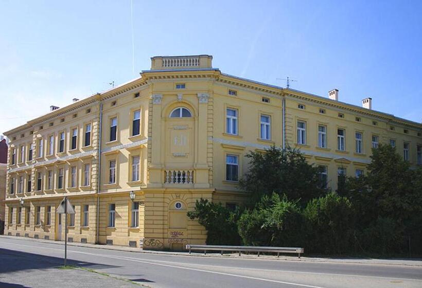 پانسیون Rooms For Exit 2024   For 2 Or 4 People For 4 Nights 11 15 July