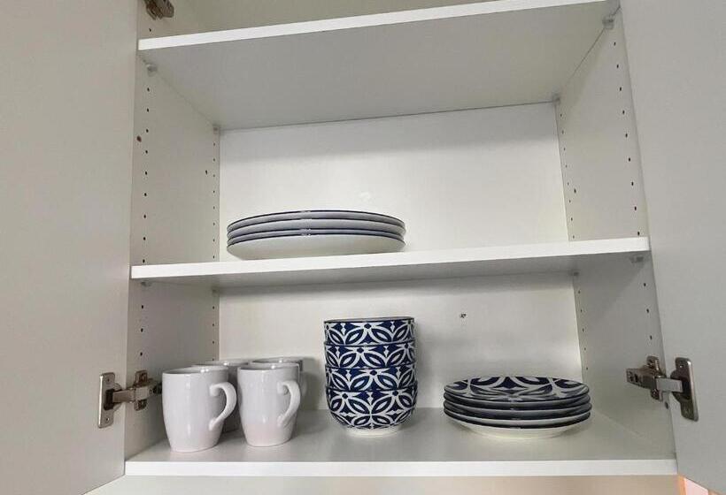 Pension Private Entry 2 Bedrooms Entire Suite Free Parking Near Skytrain Metrotown