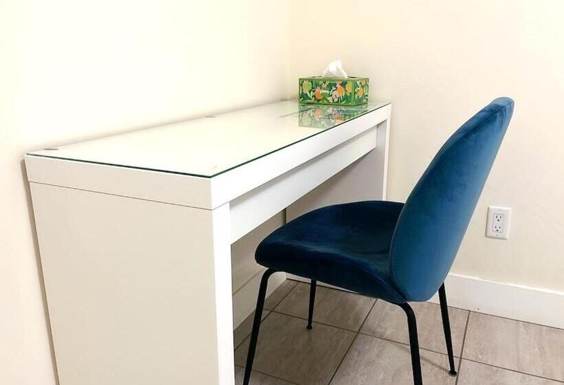 Pension Private Entry 2 Bedrooms Entire Suite Free Parking Near Skytrain Metrotown