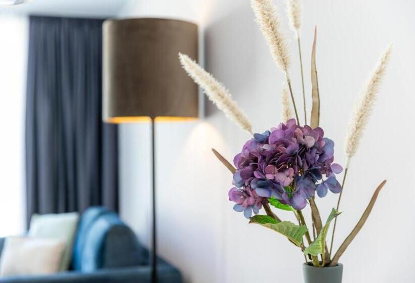 The Doorman Goethe Frankfurt Am Main