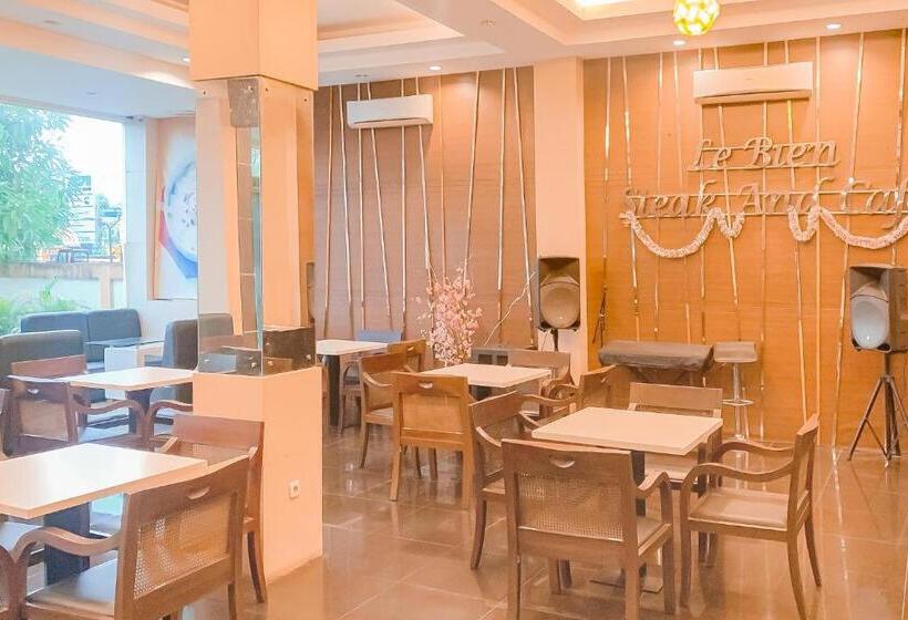 Urbanview Hotel Grand Permata In Banjarbaru By Reddoorz