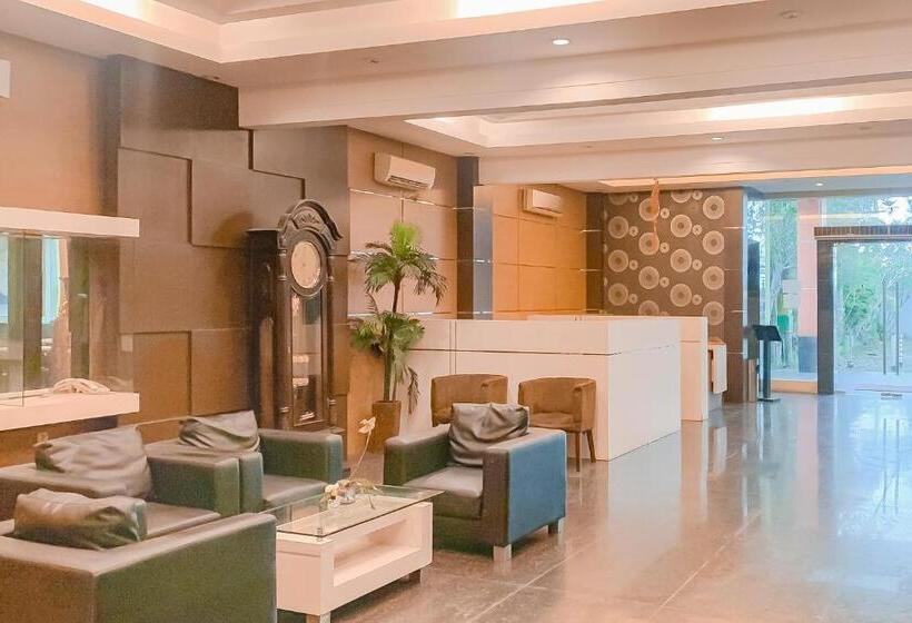 Urbanview Hotel Grand Permata In Banjarbaru By Reddoorz