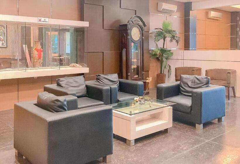 Urbanview Hotel Grand Permata In Banjarbaru By Reddoorz