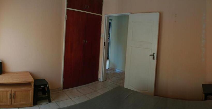 הוסטל 54 Martjie Laan