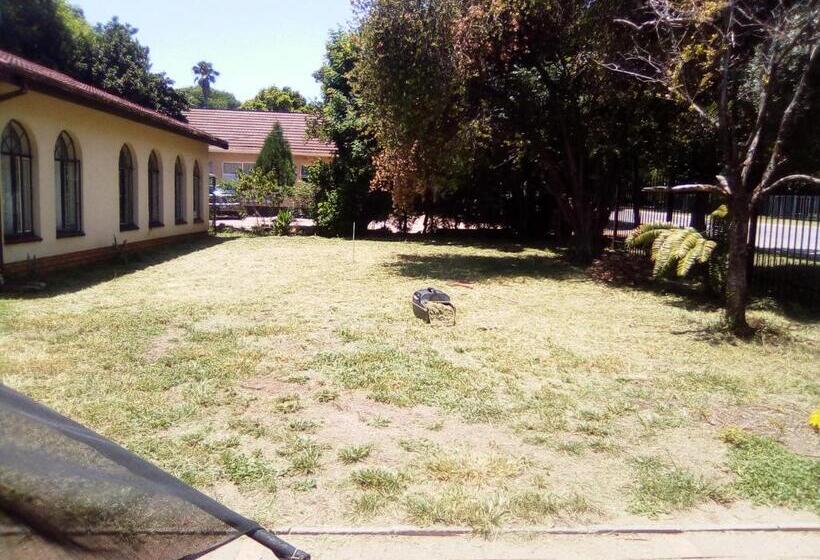 הוסטל 54 Martjie Laan