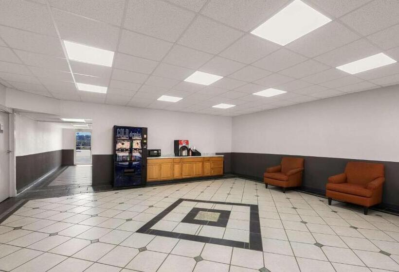 فندق صغير Rodeway Inn