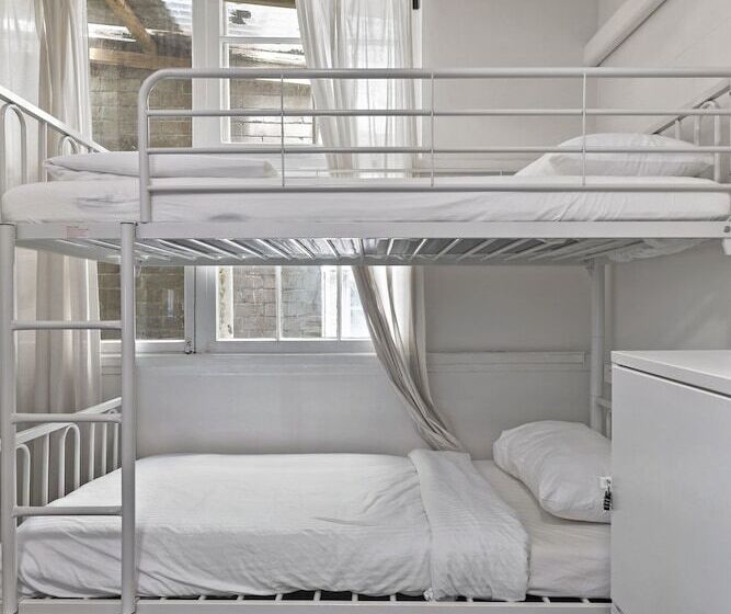 Общежитие Urban Nomad Potts Point