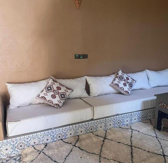 تختخواب و صبحانه Dar Nomads