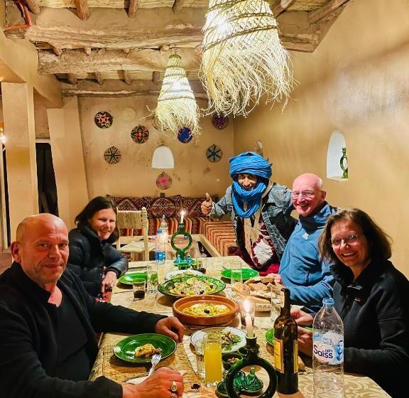 تختخواب و صبحانه Dar Nomads